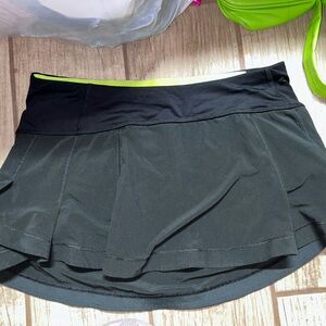 Lululemon athletica skirt black size 4
